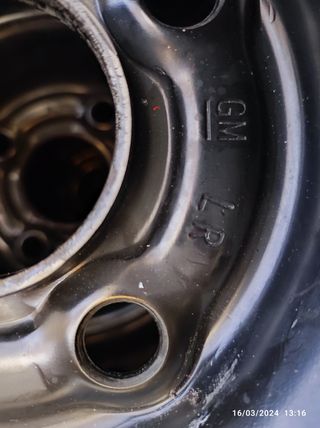 Llantas de acero y tapacubos radio 14" Opel