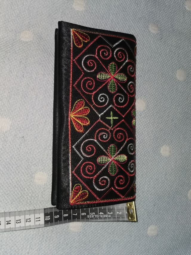 Cartera bordada India. 