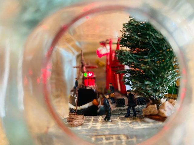 Barco TINTIN. Sirius. Dentro de botella. Con luz.