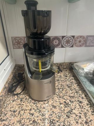 Licuadora essential slow juicer