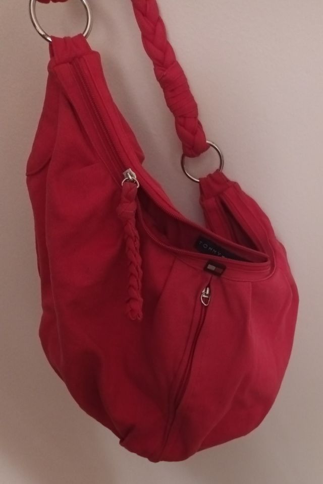 Bolso amplio y bonito.