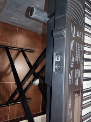 Teclado Casio CTK 3200, asiento y soporte 