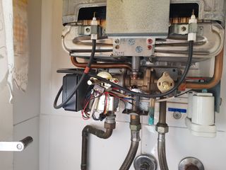 Calderista, agua caliente, gas y calefacción.