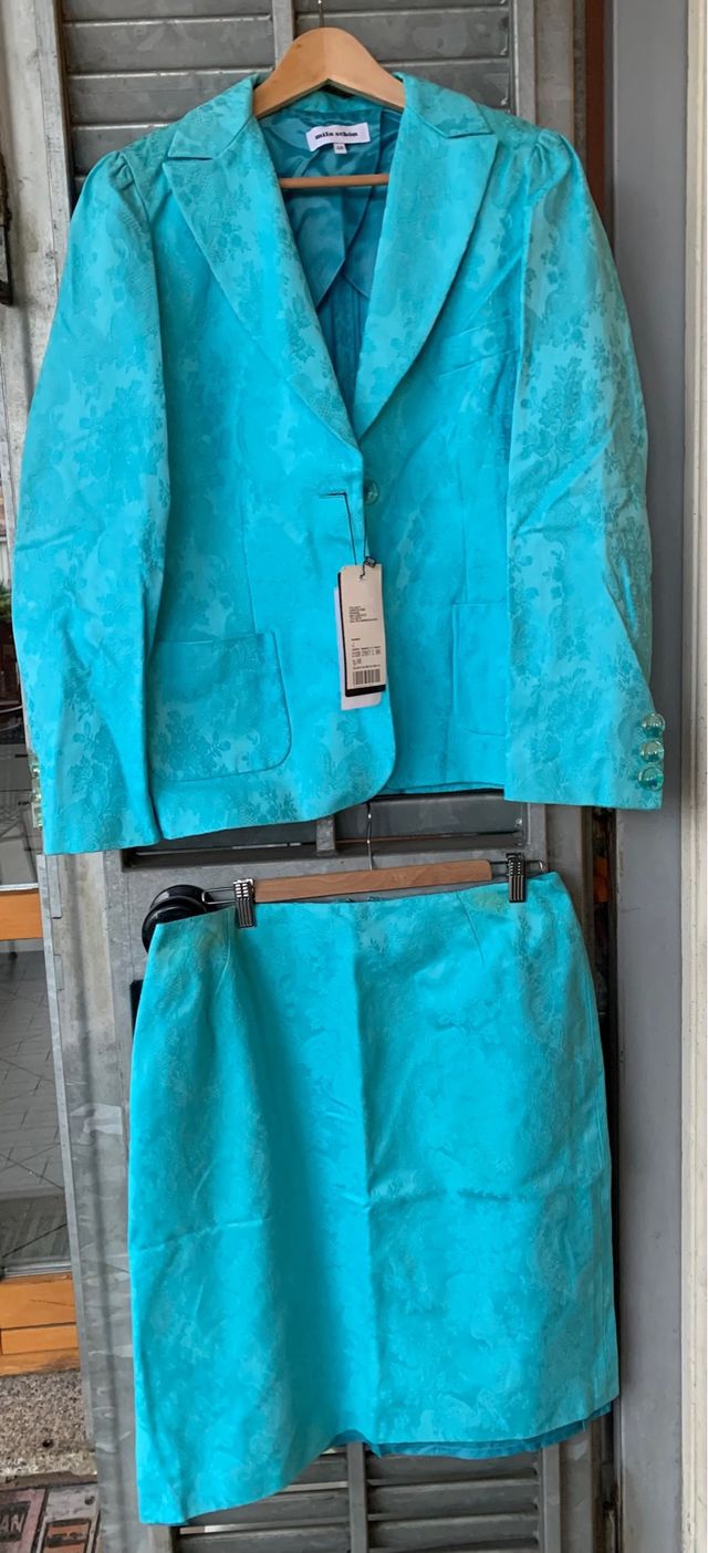 Tailleur con gonna azzurro