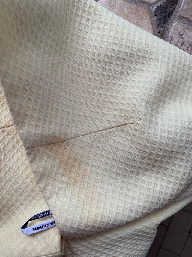 Tailleur giallo con gonna