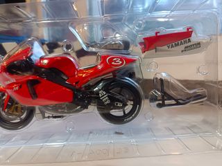 Yamaha yzr-m1 Max biaggi moto GP 2002