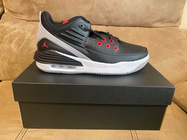 Jordan MAX AURA 5