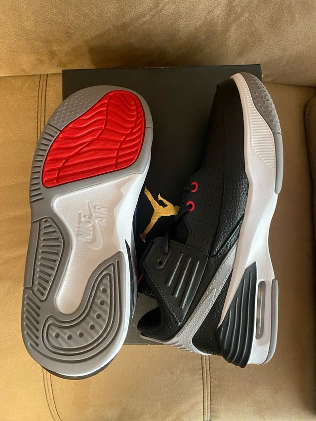 Jordan MAX AURA 5