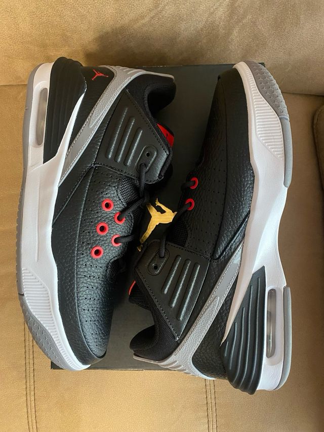 Jordan MAX AURA 5