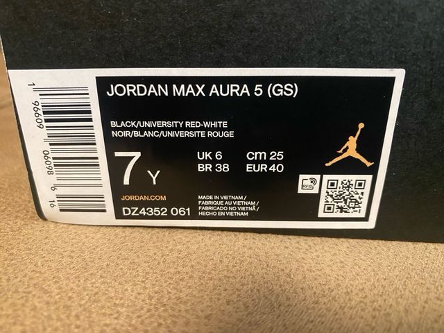 Jordan MAX AURA 5