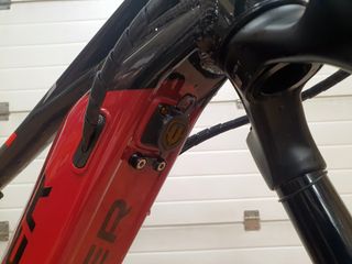Tapa cargador Mondraker Marrón Tornillos de Color