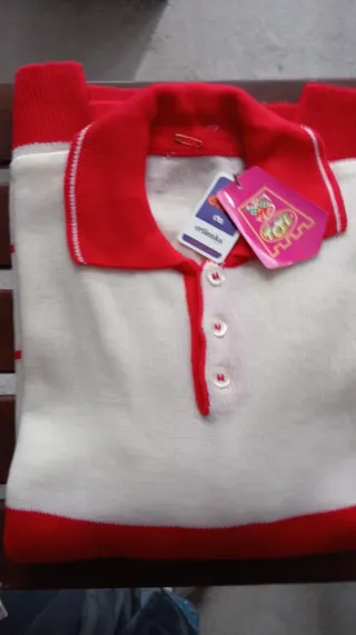 Jersey rojo y beige. Vintage.Unisex.Nuevo