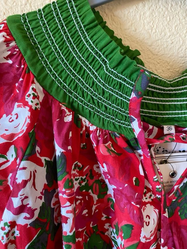 Vestido con etiquetas talla S