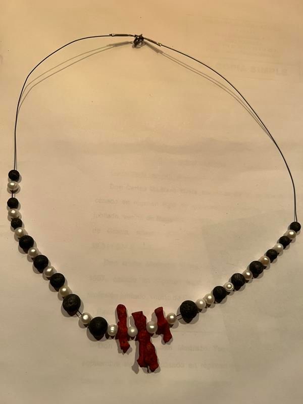 4 Collares, plata, piedras etc.