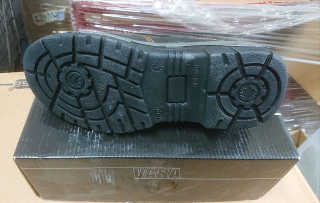 STIVALI DA LAVORO MAI INDOSSATI DI DIVERSE TAGLIE