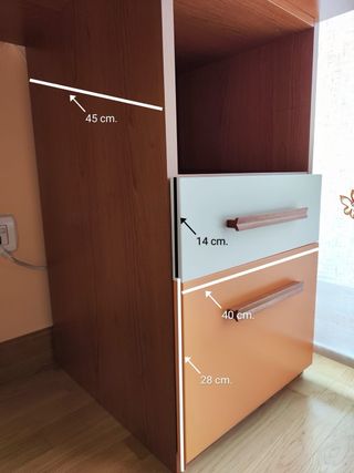 Conjunto escritorio y estantería.