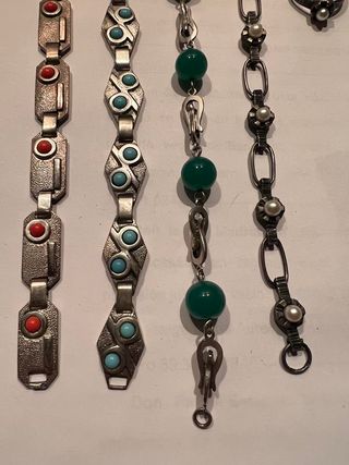 Pulseras de plata y piedras
