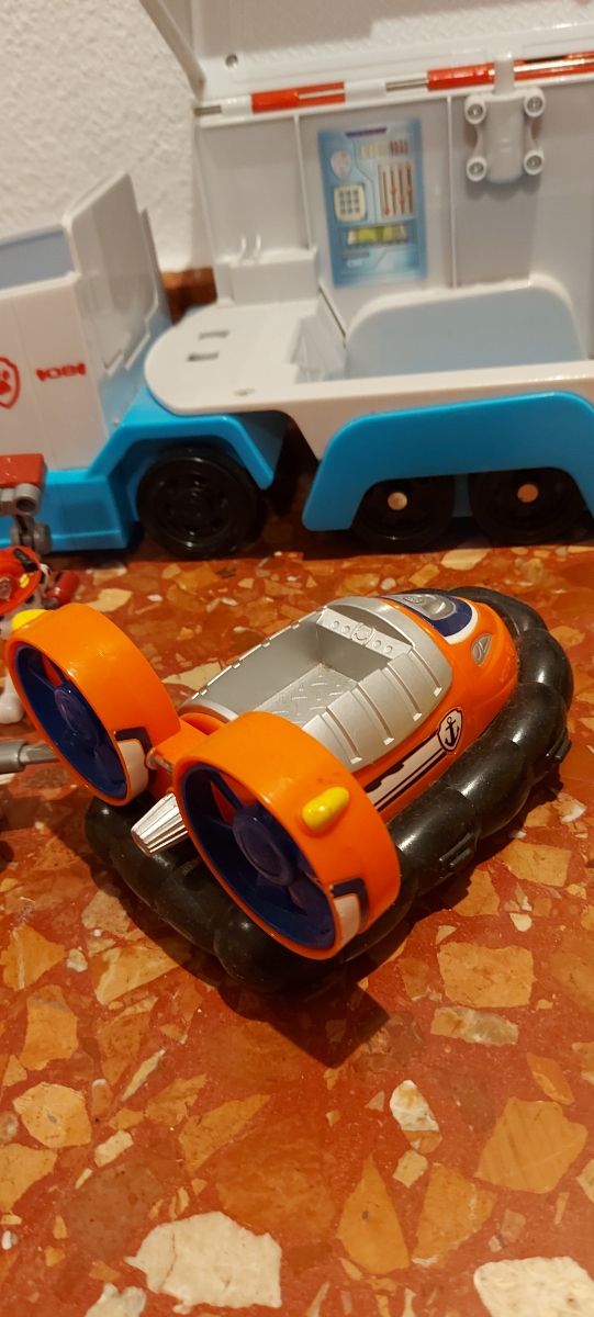 camión patrulla canina , vehiculos y muñecos.