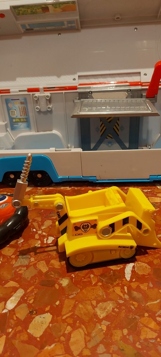 camión patrulla canina , vehiculos y muñecos.