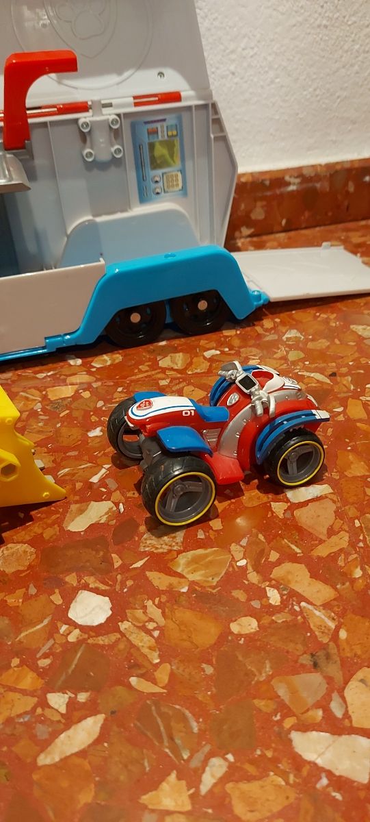 camión patrulla canina , vehiculos y muñecos.