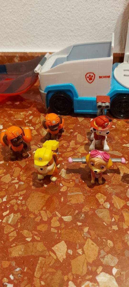 camión patrulla canina , vehiculos y muñecos.