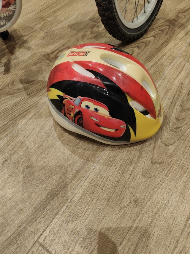 Bicicletta con casco