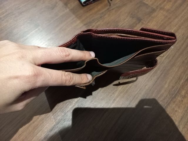 Cartera de piel color marrón