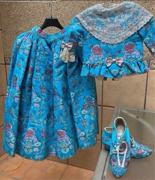 Traje de fallera niña,manteletas y zapatos