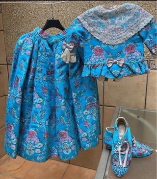Traje de fallera niña,manteletas y zapatos