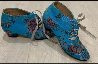 Traje de fallera niña,manteletas y zapatos