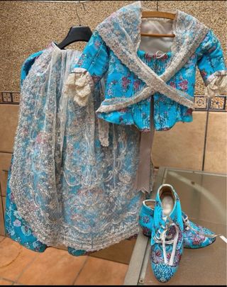 Traje de fallera niña,manteletas y zapatos