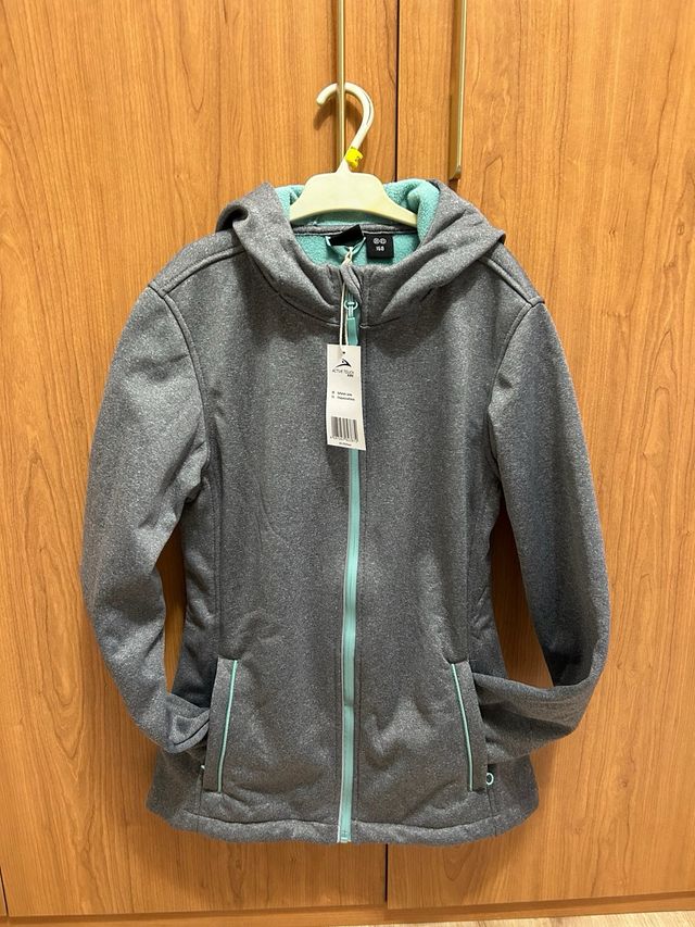 Chaqueta deportiva chica.