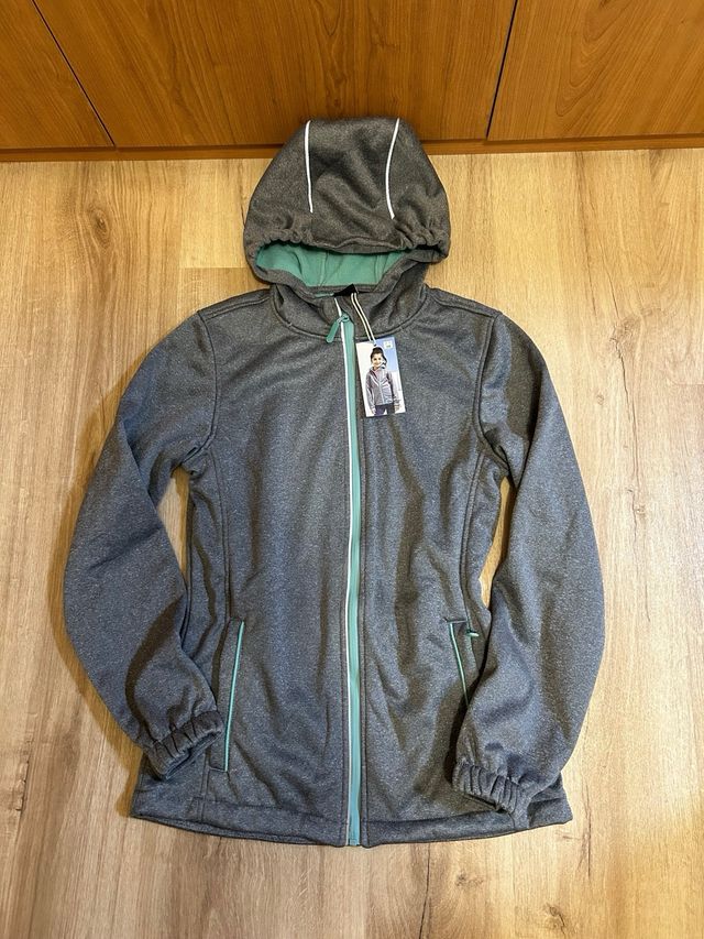 Chaqueta deportiva chica.