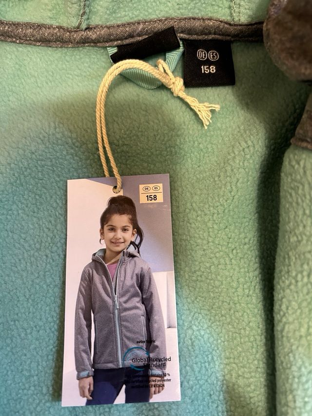 Chaqueta deportiva chica.