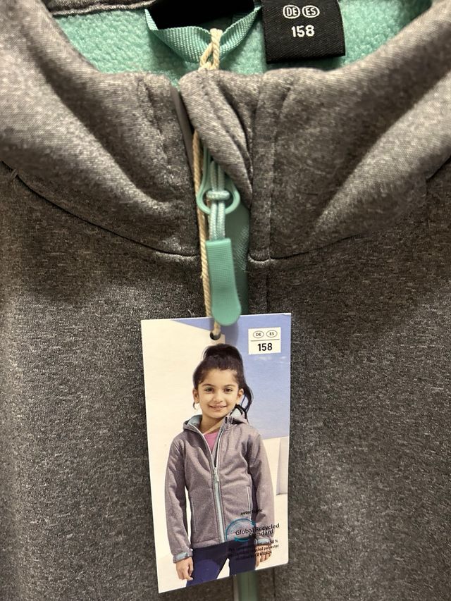 Chaqueta deportiva chica.