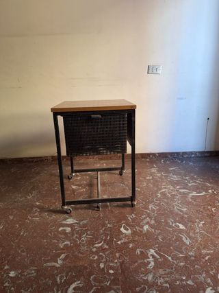 Mesa auxiliar plegable 