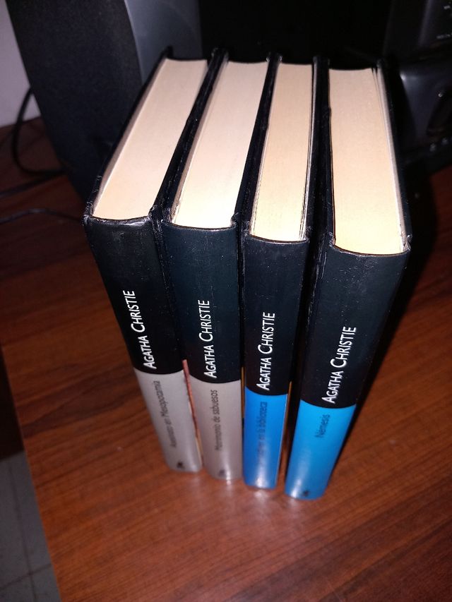 Lote Agatha Christie. Némesis, Un cadáver en la bi