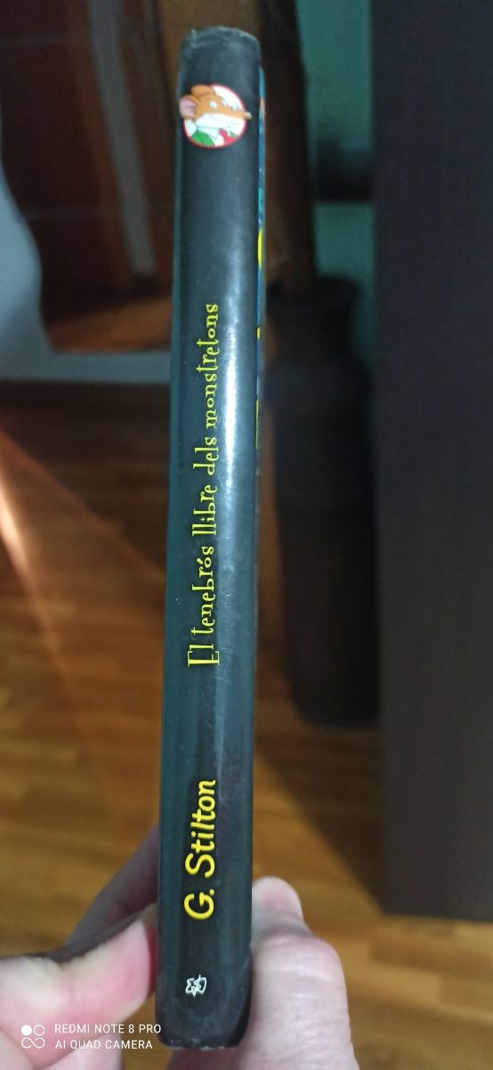 El Tenebrós llibre dels monstretons