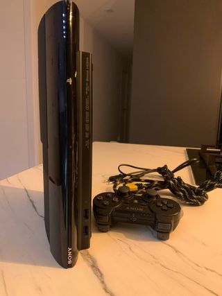 Playstation 3+cables+mando+4 juegos+1 película