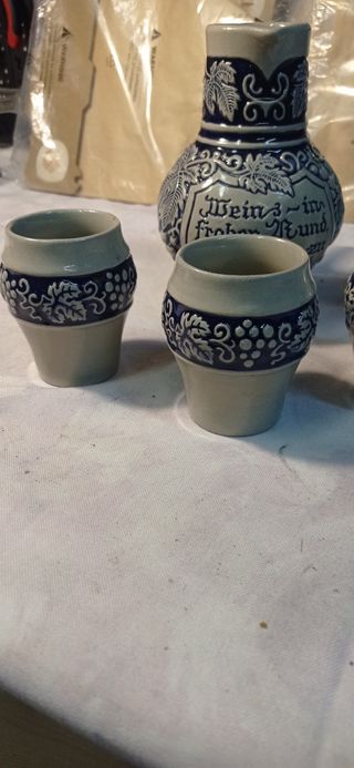Brocca più bicchieri in ceramica decora