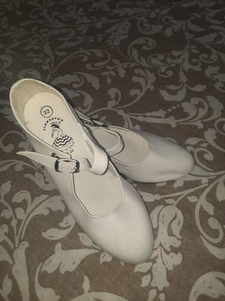 Zapatos tacón niña