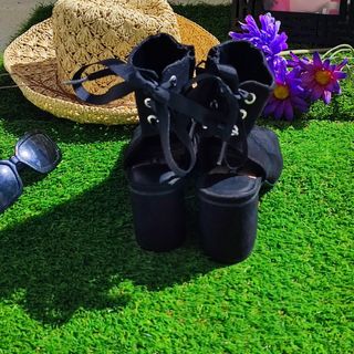 Botines de antelina "Stradivarius". 