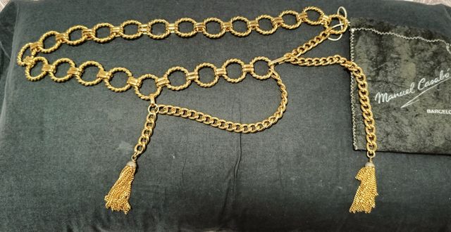 Cinto dourado feminino