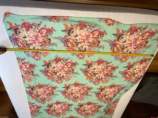 Pañuelo verde con estampado floral