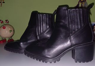 Botines negros Zara