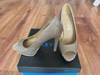 Zapato fiesta dorado tacón alto