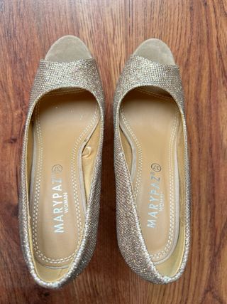 Zapato fiesta dorado tacón alto