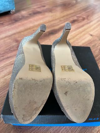 Zapato fiesta dorado tacón alto