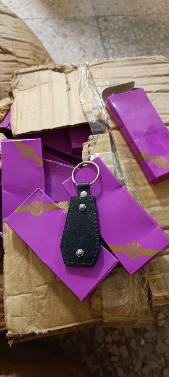 Llaveros piel placa grabado