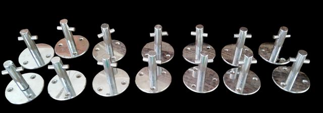 14 Sostegni tipo bitta in acciaio